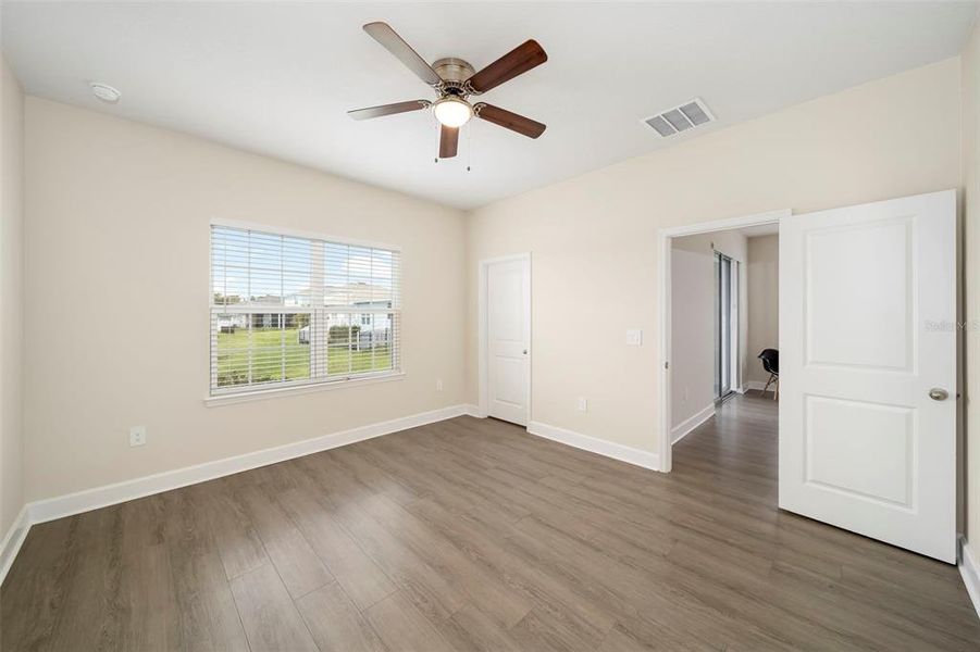 Spacious, unfurnished interior of a new home in , Bradenton (Image 29).