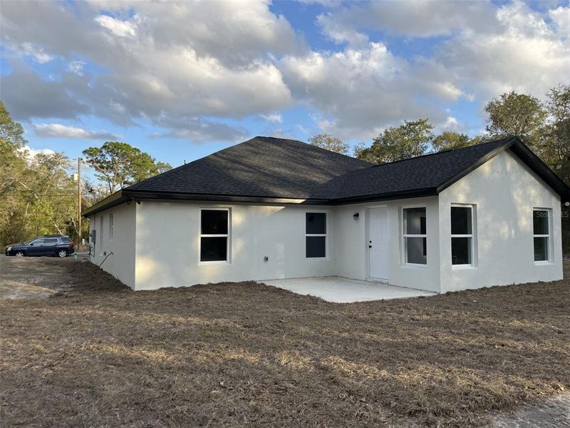 Exterior details and patio area of a home in , Ocklawaha (Image 15).
