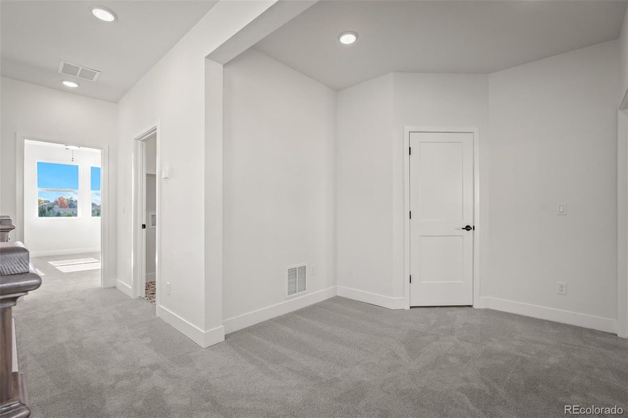 Spacious, unfurnished interior of a new home in Trailside at Cottonwood Creek, Colorado Springs (Image 24).