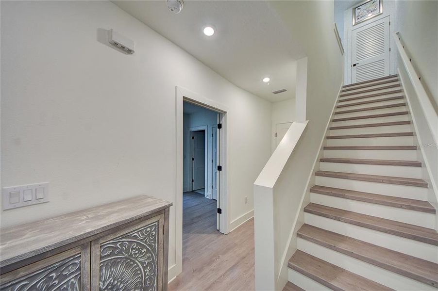 Spacious, unfurnished interior of a new home in , St. Petersburg (Image 20).