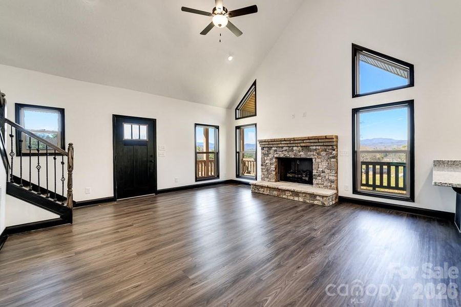Spacious, unfurnished interior of a new home in , Franklin (Image 17).
