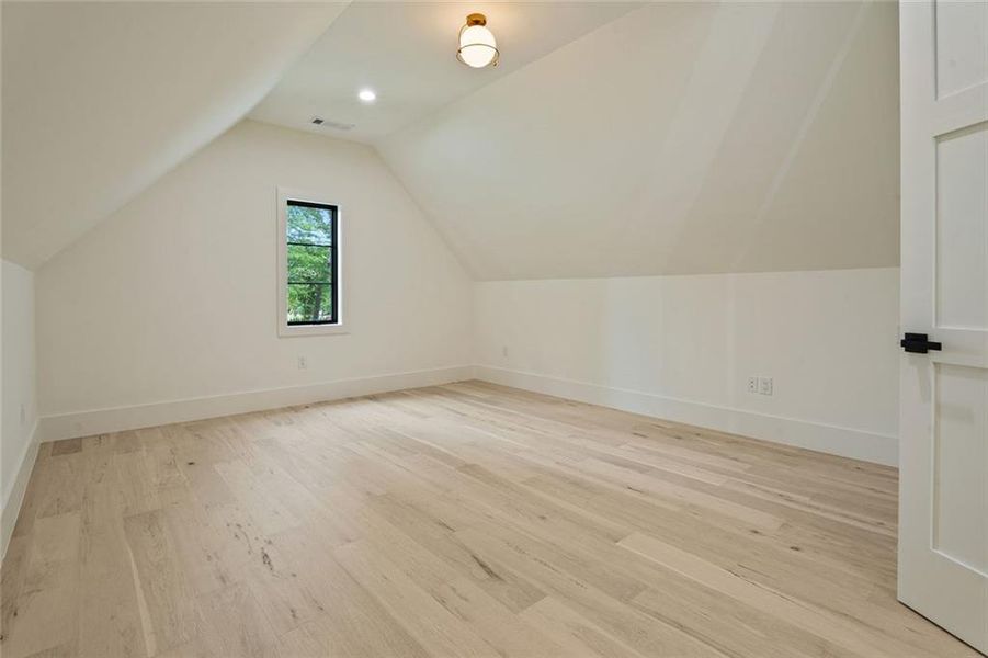 Spacious, unfurnished interior of a new home in , Alpharetta (Image 47).