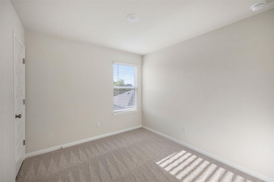 Spacious, unfurnished interior of a new home in Avery Centre, Round Rock (Image 35).