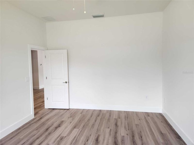 Spacious, unfurnished interior of a new home in , Homosassa (Image 18).