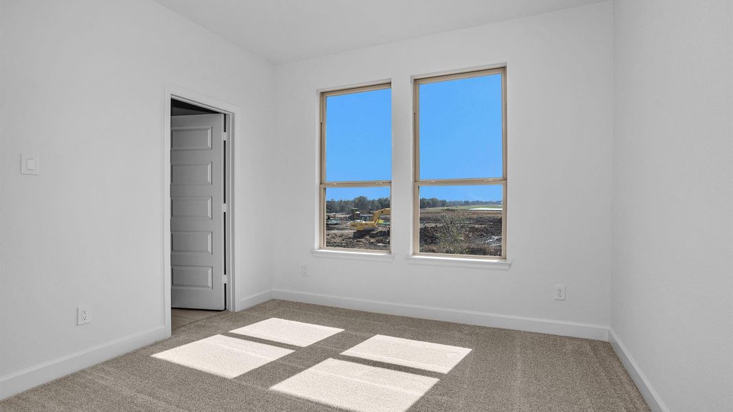 Spacious, unfurnished interior of a new home in Valencia, Manvel (Image 11).