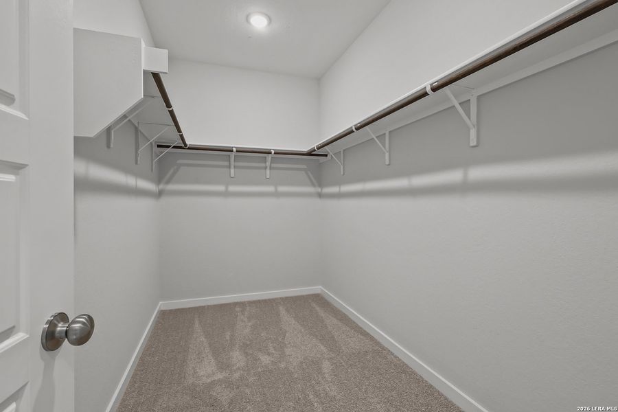 Spacious, unfurnished interior of a new home in Cinco Lakes, San Antonio (Image 17).