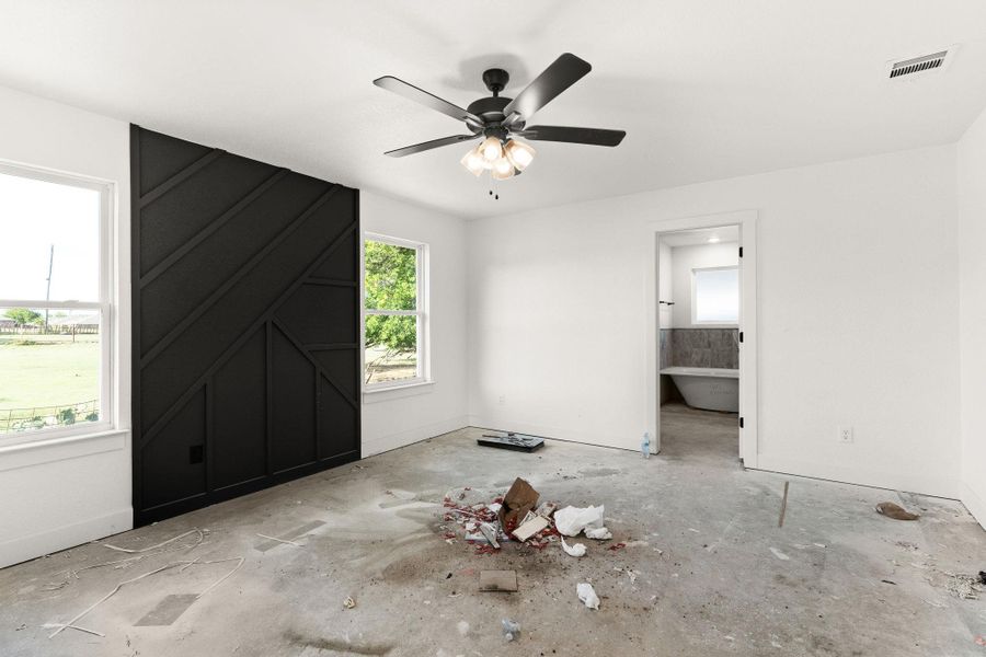 Unfurnished room featuring baseboards and ceiling fan Unfurnished room featuring baseboards and ceiling fan