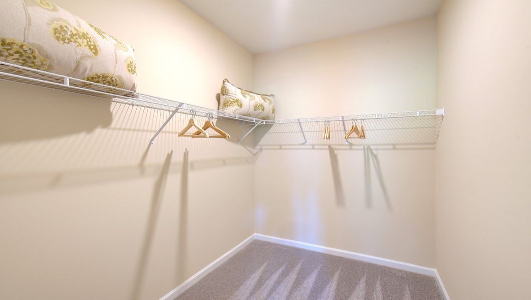 Spacious, unfurnished interior of a new home in Valleywood Farms, Waynesville (Image 23).