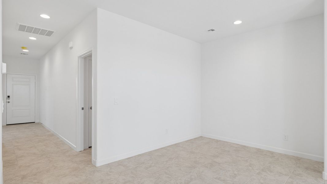 Spacious, unfurnished interior of a new home in Quail Ranch, San Tan Valley (Image 16).
