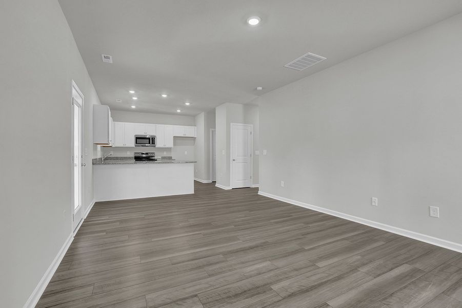 Spacious, unfurnished interior of a new home in River Tide Farms, Bolivia (Image 13).