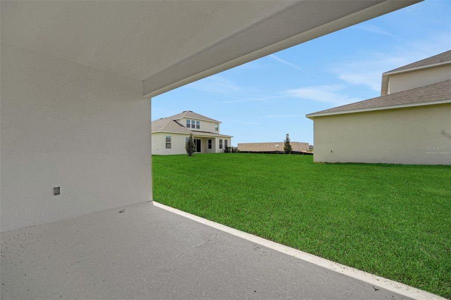Exterior details and patio area of a home in Avalon Woods, Winter Garden (Image 30).