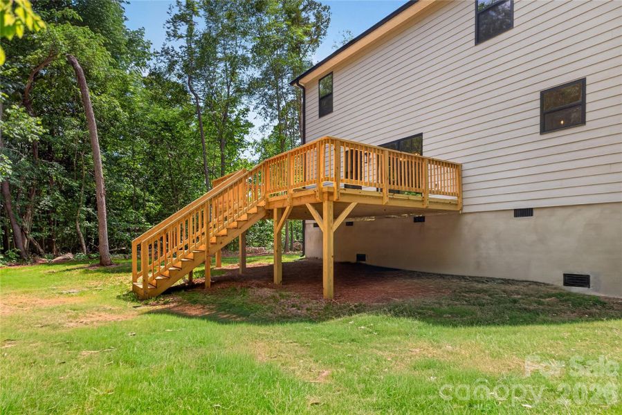 Exterior details and patio area of a home in , Harrisburg (Image 4).