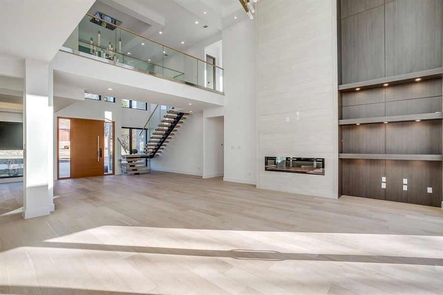 Spacious, unfurnished interior of a new home in , Cedar Hill (Image 18).