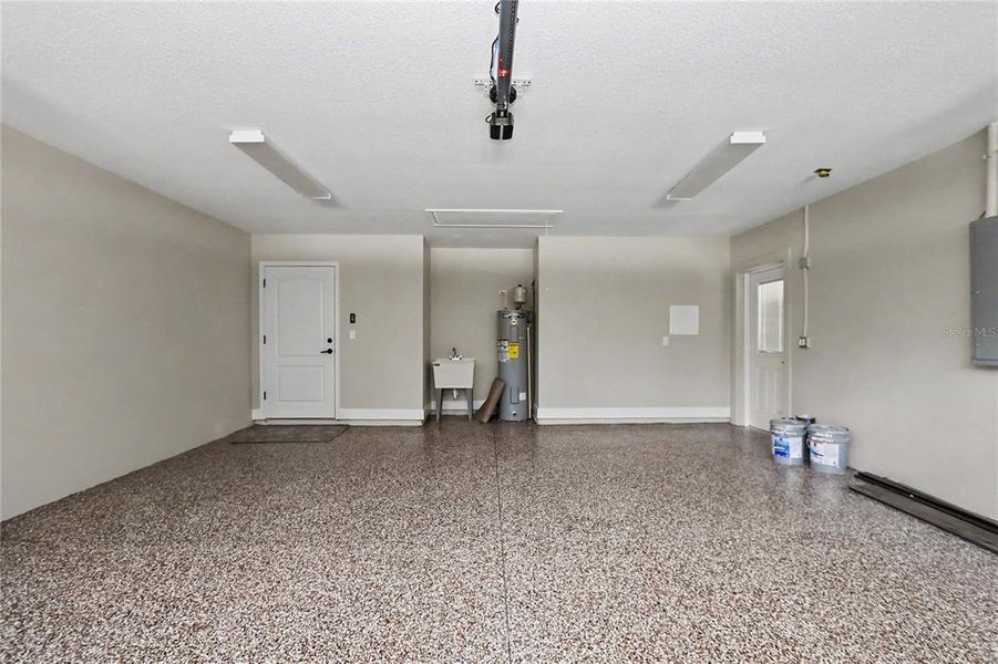 Spacious, unfurnished interior of a new home in , Dunnellon (Image 53).