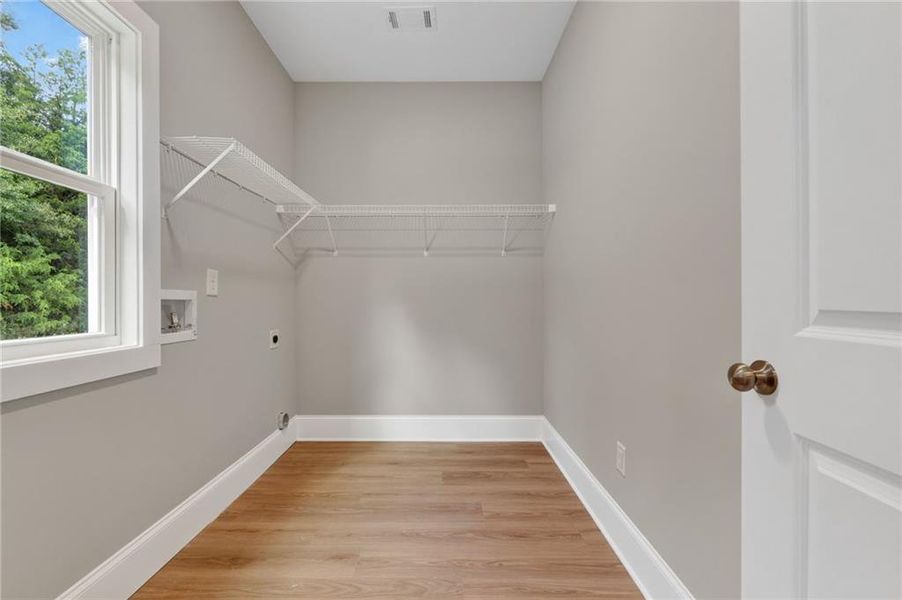 Spacious, unfurnished interior of a new home in , Hampton (Image 33).