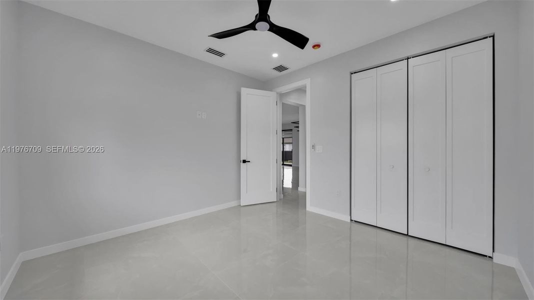 Spacious, unfurnished interior of a new home in , Cape Coral (Image 22).