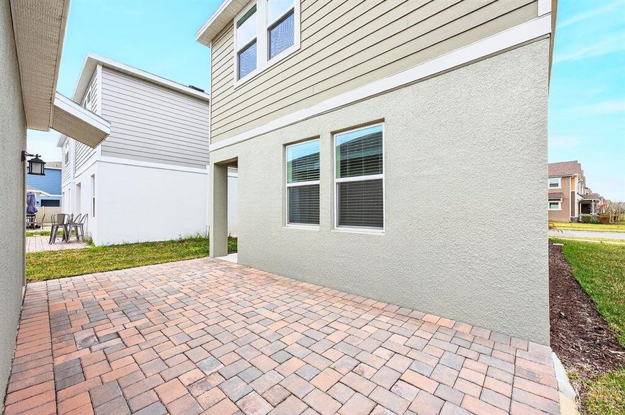 Exterior details and patio area of a home in Tohoqua, Kissimmee (Image 3).