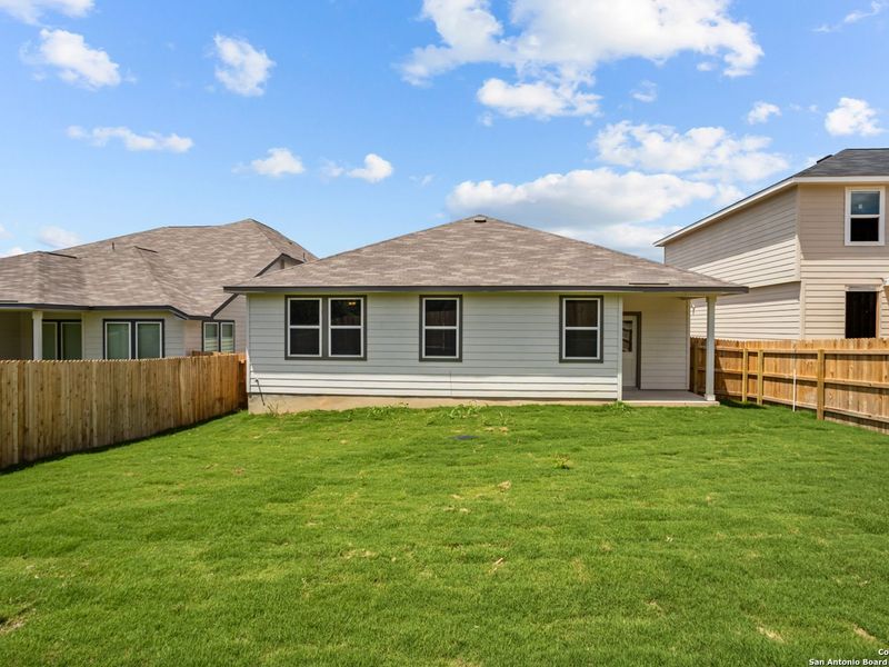 Exterior details and patio area of a home in Royal Crest, San Antonio (Image 4).