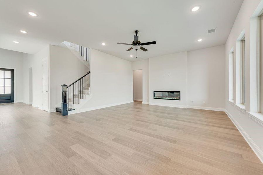 Spacious, unfurnished interior of a new home in Villages of Creekwood, Frisco (Image 21).