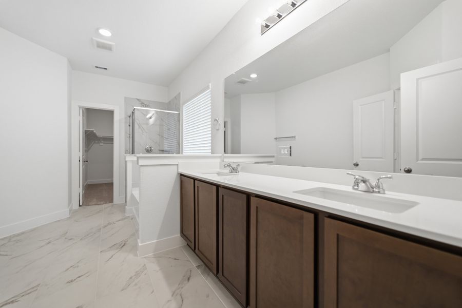 Furnished interior view inside a new home in Sierra Vista, Rosharon (Image 6).