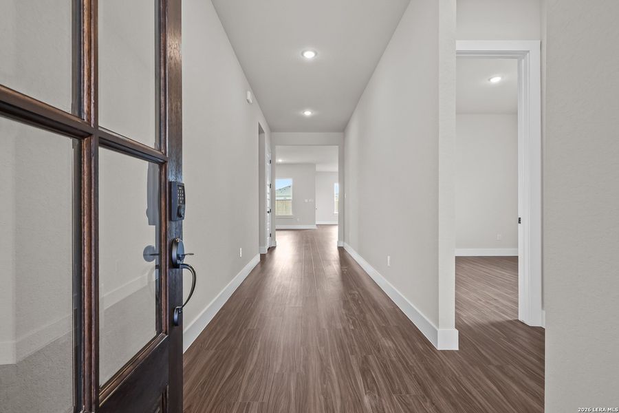 Spacious, unfurnished interior of a new home in Homestead, Schertz (Image 26).