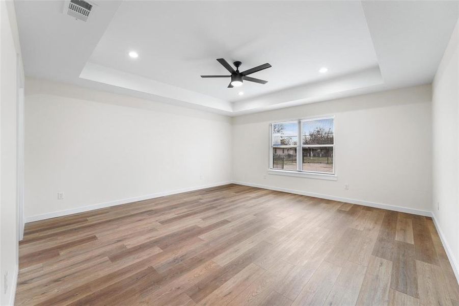 Spacious, unfurnished interior of a new home in , Dallas (Image 30).