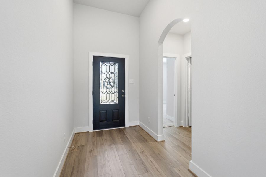 Spacious, unfurnished interior of a new home in Pecan Estates, Crosby (Image 18).