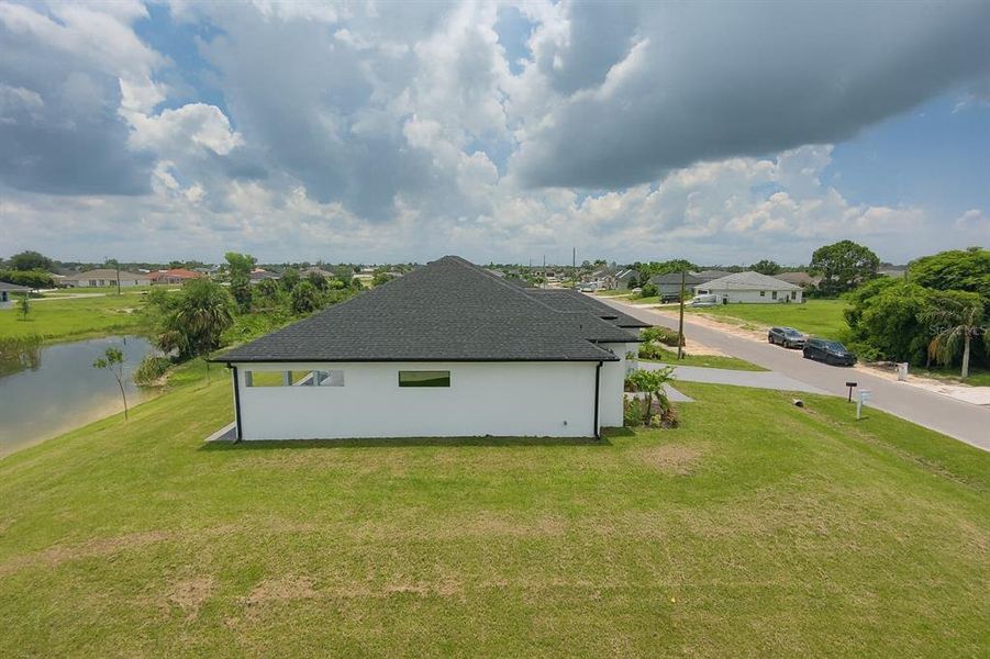 Exterior details and patio area of a home in , Cape Coral (Image 12).