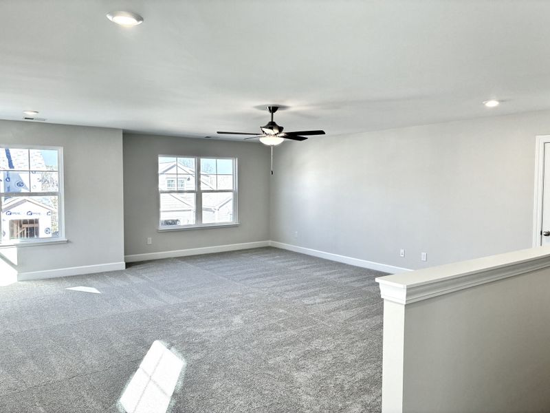 Spacious, unfurnished interior of a new home in Holly Ridge, Greenville (Image 16).