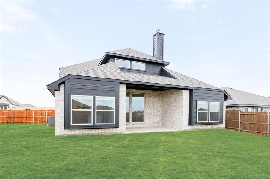 Exterior details and patio area of a home in Star Ranch, Godley (Image 23).