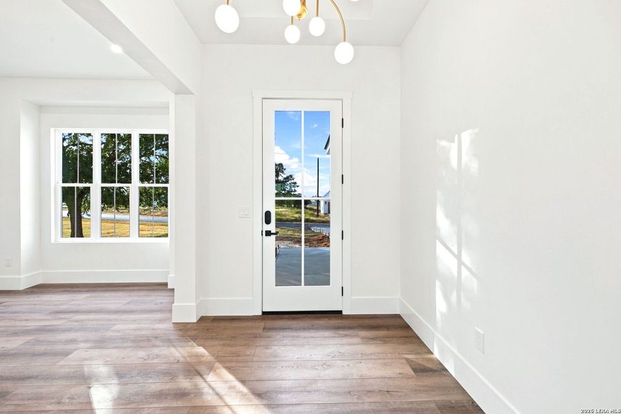Spacious, unfurnished interior of a new home in , Bandera (Image 48).