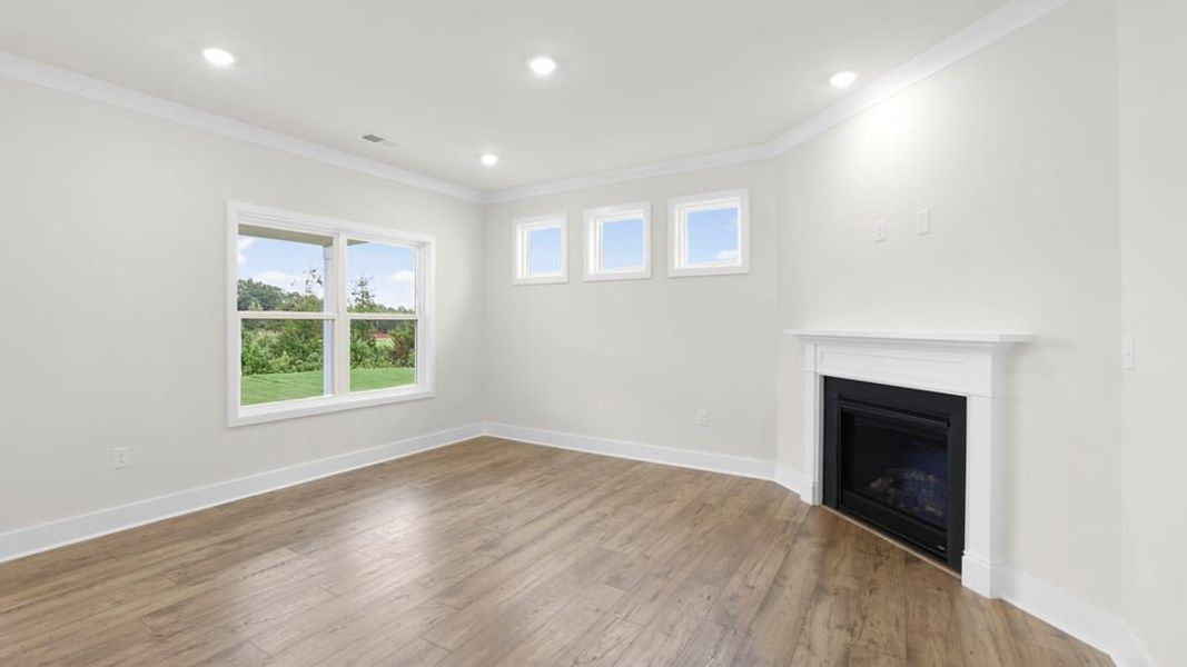Spacious, unfurnished interior of a new home in Adams Glen, Greenville (Image 19).