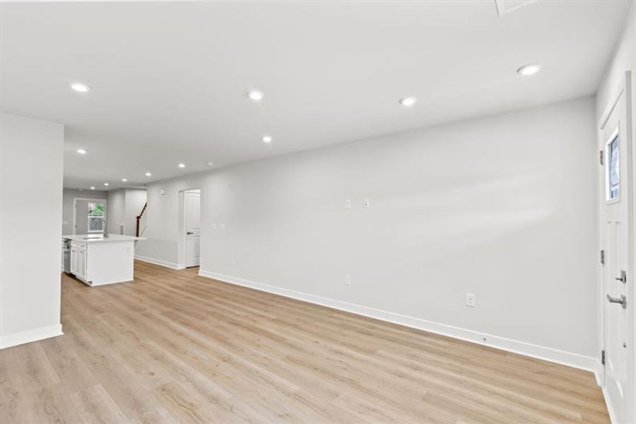 Spacious, unfurnished interior of a new home in Hope Pointe Townhomes, North Myrtle Beach (Image 8).