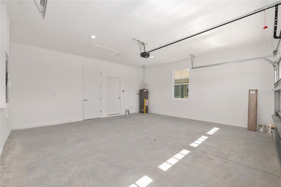 Spacious, unfurnished interior of a new home in , Ocala (Image 32).