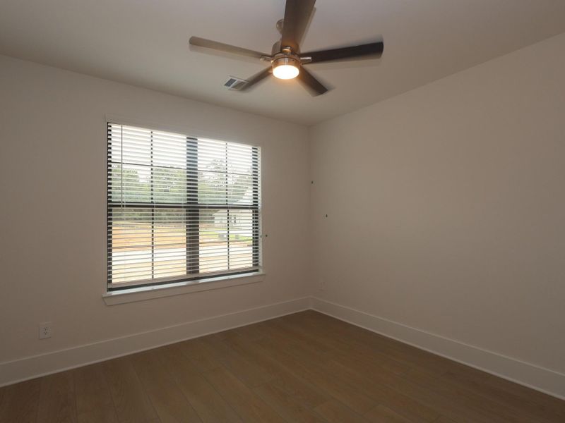 Spacious, unfurnished interior of a new home in Lone Star Landing, Montgomery (Image 18).