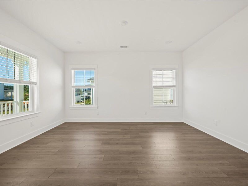 Spacious, unfurnished interior of a new home in The Coves at Lakes of Cane Bay, Summerville (Image 15).