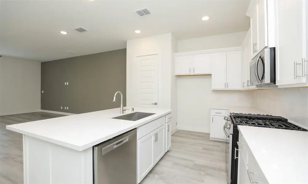 Furnished interior view inside a new home in Independence Heights, Houston (Image 5).