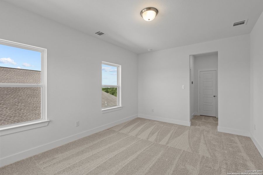 Spacious, unfurnished interior of a new home in Homestead, Schertz (Image 27).