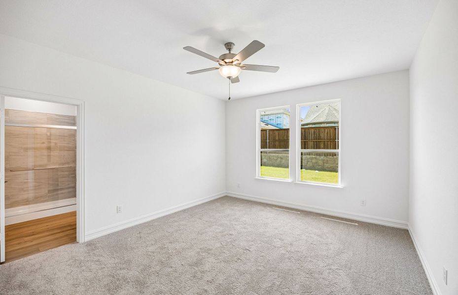 Spacious, unfurnished interior of a new home in Creekview Meadows, Pilot Point (Image 11).