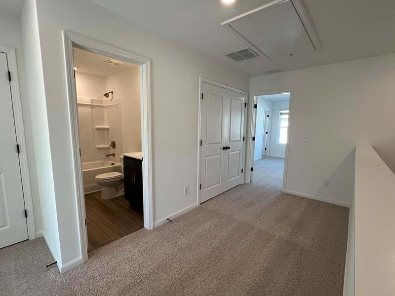 Spacious, unfurnished interior of a new home in Laurelwood, Douglasville (Image 11).