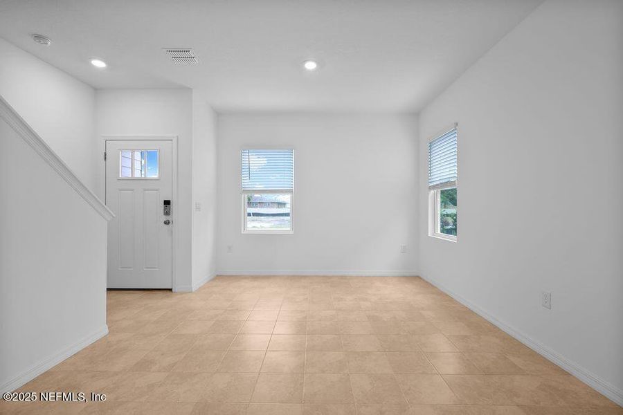 Spacious, unfurnished interior of a new home in Sabal Terrace, Jacksonville (Image 14).