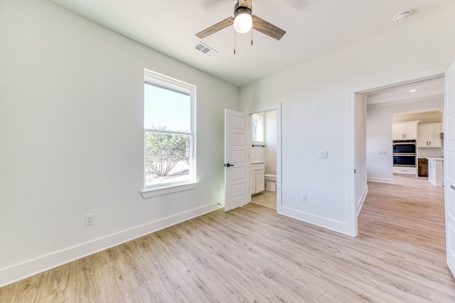 Representative unfurnished interior of a home built from the Jarrett 1 by Zeal Home Builders in Saddle Crest Estates, Weatherford (Image 50).