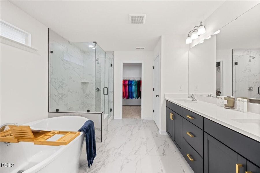 29-2A1A1205 owners bathroom