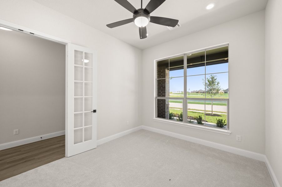 Spacious, unfurnished interior of a new home in Myrtle Creek, Waxahachie (Image 26).