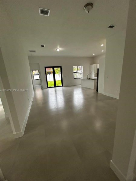 Spacious, unfurnished interior of a new home in , Miami (Image 25).