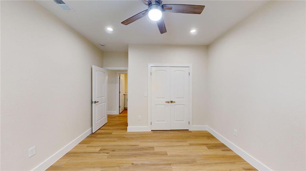 Spacious, unfurnished interior of a new home in , Grand Prairie (Image 31).