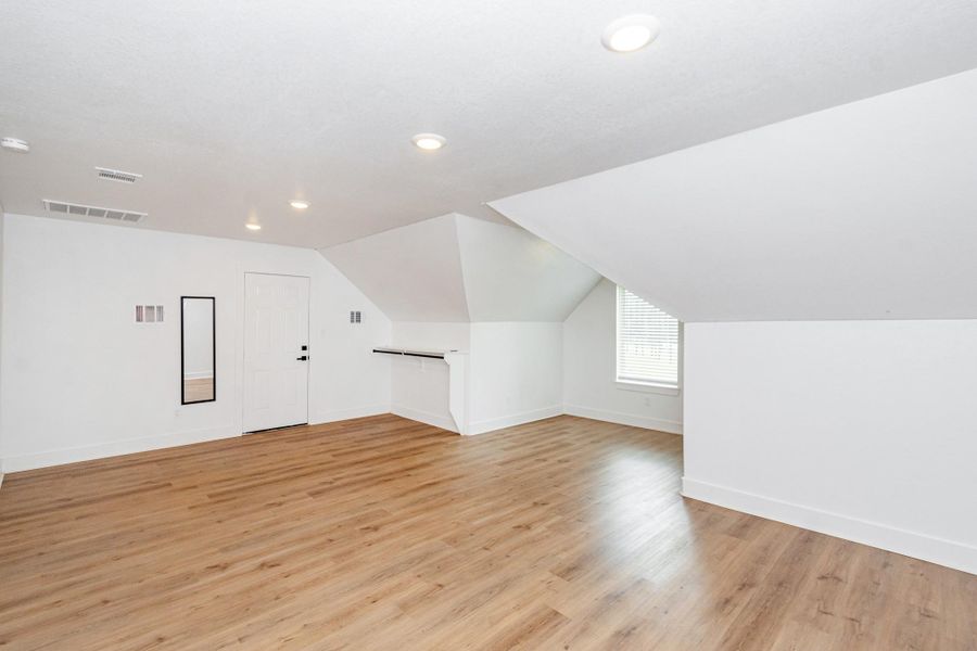 Spacious, unfurnished interior of a new home in , Livingston (Image 24).