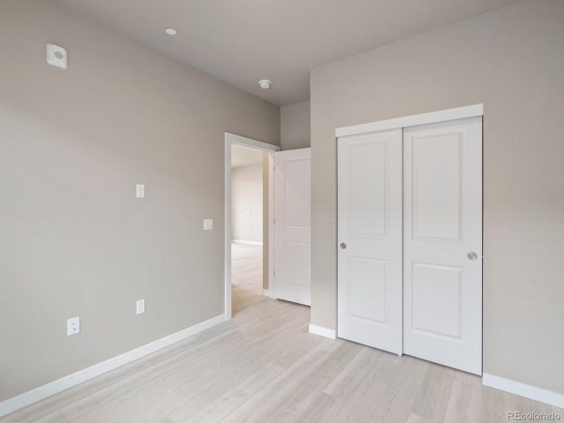 Spacious, unfurnished interior of a new home in Gateway Commons, Denver (Image 26).