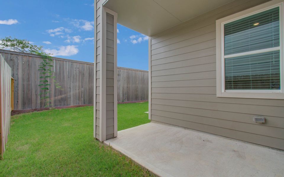 Exterior details and patio area of a home in Aldine Pines, Houston (Image 3).