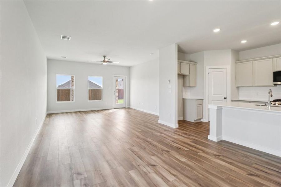 Spacious, unfurnished interior of a new home in Lone Oak, Alvarado (Image 16). Spacious, unfurnished interior of a new home in Lone Oak, Alvarado (Image 16).